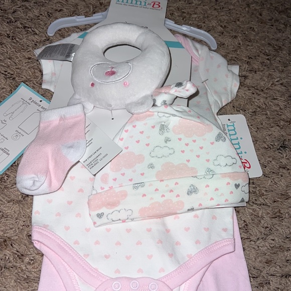 BRAND NEW! - Picture 2 of 3